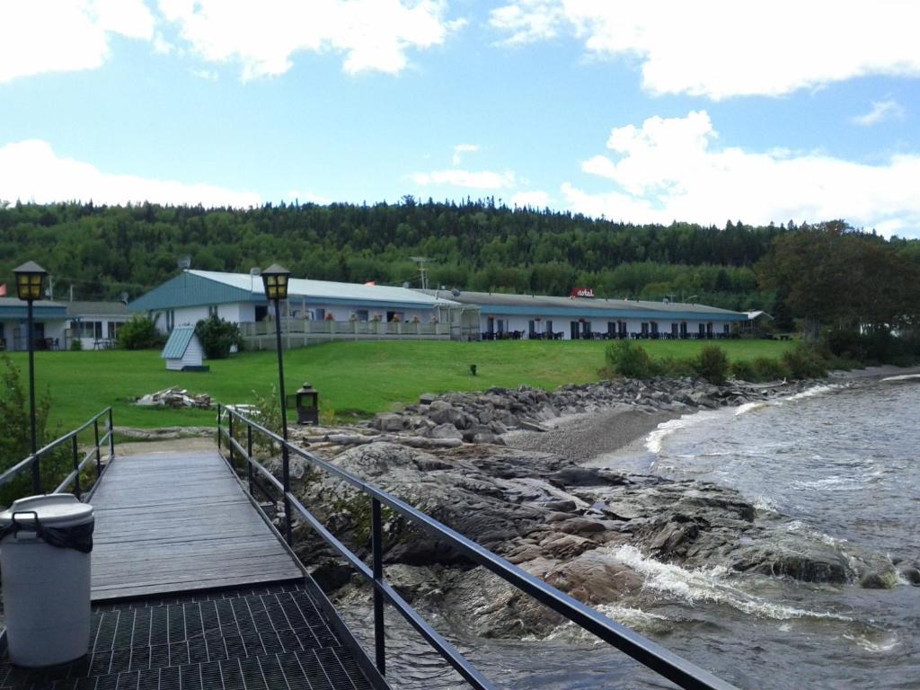 Motel Lac St-Jean Шамбор Екстериор снимка